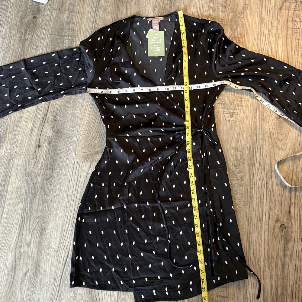 H & M printed long sleeve wrap dress size medium NWT - Picture 6 of 13